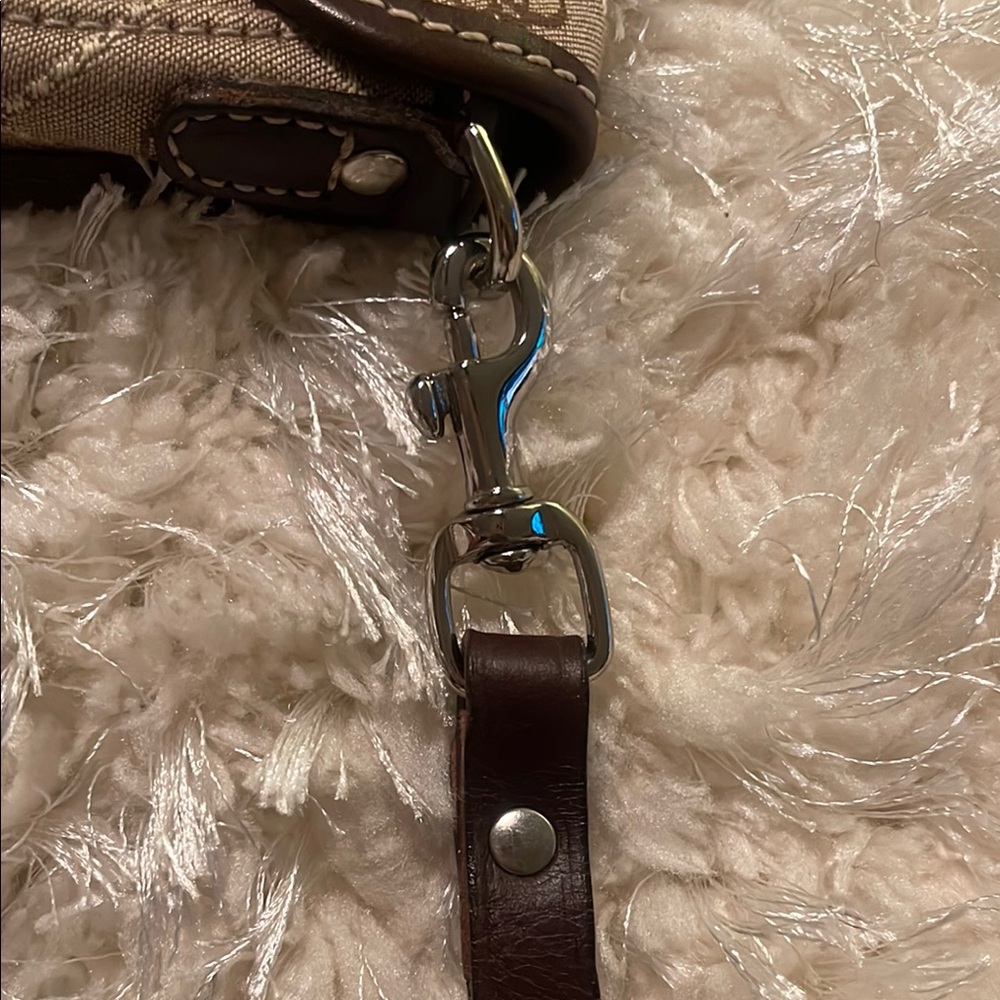 Dooney & Bourke Brown Leather Wristlet Clutch NWOT - Picture 5 of 5